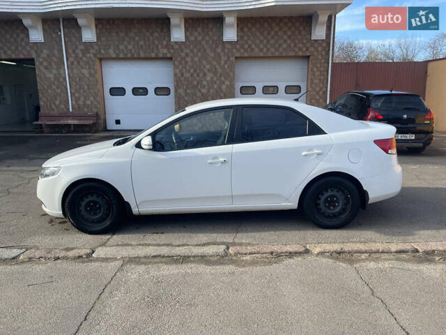 Білий Кіа Черато, об'ємом двигуна 1.6 л та пробігом 180 тис. км за 7500 $, фото 17 на Automoto.ua