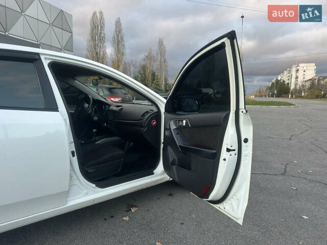 Білий Кіа Черато, об'ємом двигуна 1.59 л та пробігом 154 тис. км за 7500 $, фото 5 на Automoto.ua
