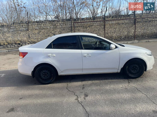 Білий Кіа Черато, об'ємом двигуна 1.6 л та пробігом 180 тис. км за 7500 $, фото 13 на Automoto.ua