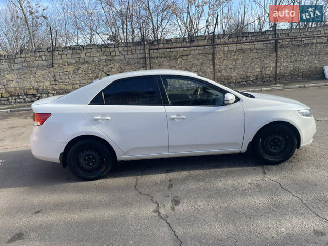 Білий Кіа Черато, об'ємом двигуна 1.6 л та пробігом 180 тис. км за 7500 $, фото 12 на Automoto.ua