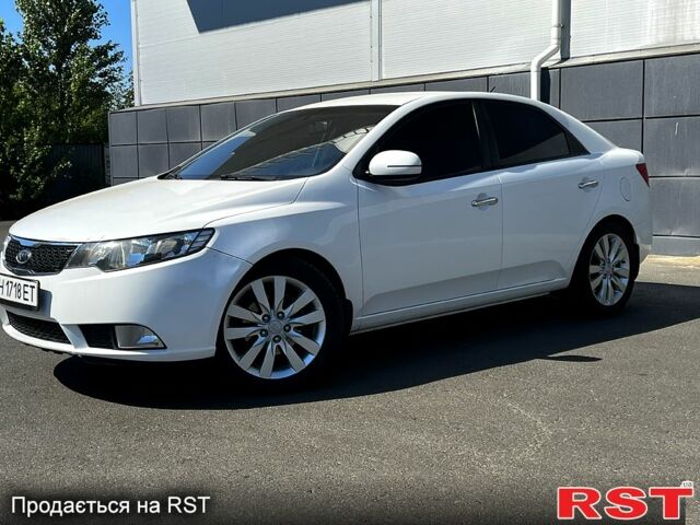 Киа Черато 2011 в Одессе на Automoto.ua Белый Киа Черато, объемом двигателя 2 л и пробегом 140 тыс. км за 8000 $, фото 4 на Automoto.ua