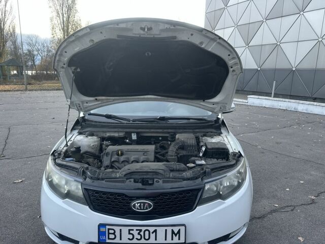 Белый Киа Черато, объемом двигателя 1.6 л и пробегом 154 тыс. км за 7500 $, фото 5 на Automoto.ua