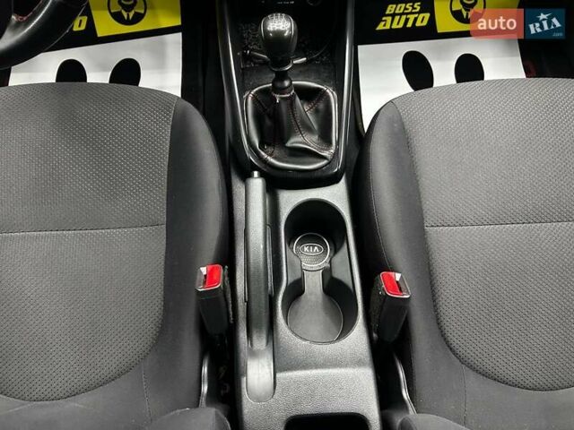 Білий Кіа Черато, об'ємом двигуна 1.59 л та пробігом 180 тис. км за 6300 $, фото 10 на Automoto.ua