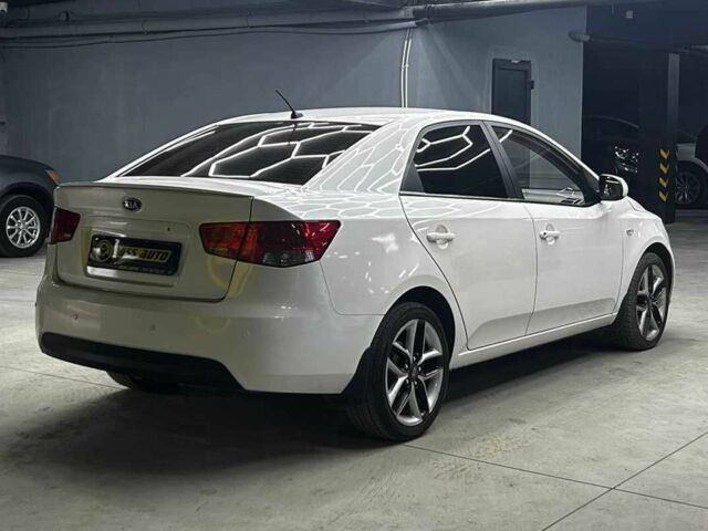 Белый Киа Черато, объемом двигателя 1.6 л и пробегом 180 тыс. км за 6300 $, фото 5 на Automoto.ua