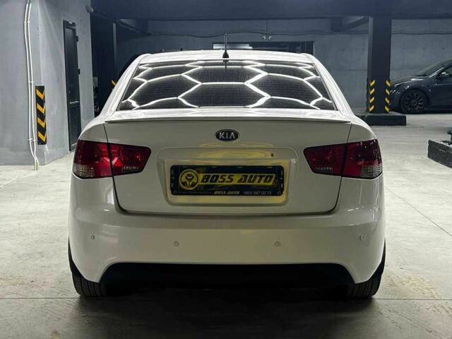 Белый Киа Черато, объемом двигателя 1.6 л и пробегом 180 тыс. км за 6300 $, фото 4 на Automoto.ua