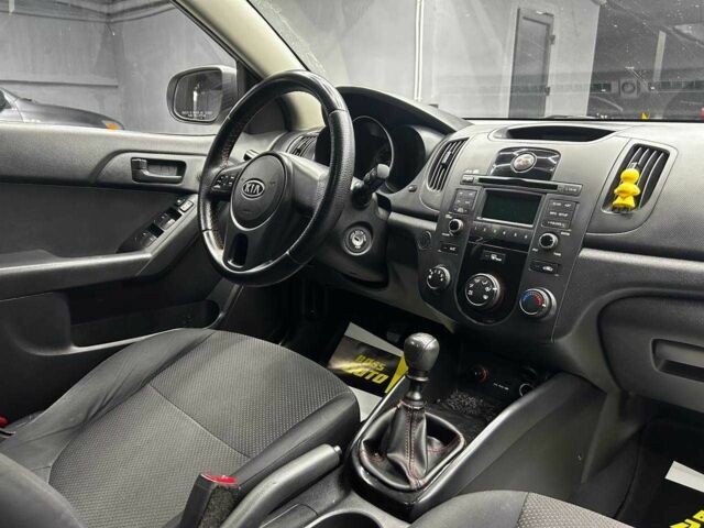 Белый Киа Черато, объемом двигателя 1.6 л и пробегом 180 тыс. км за 6300 $, фото 7 на Automoto.ua