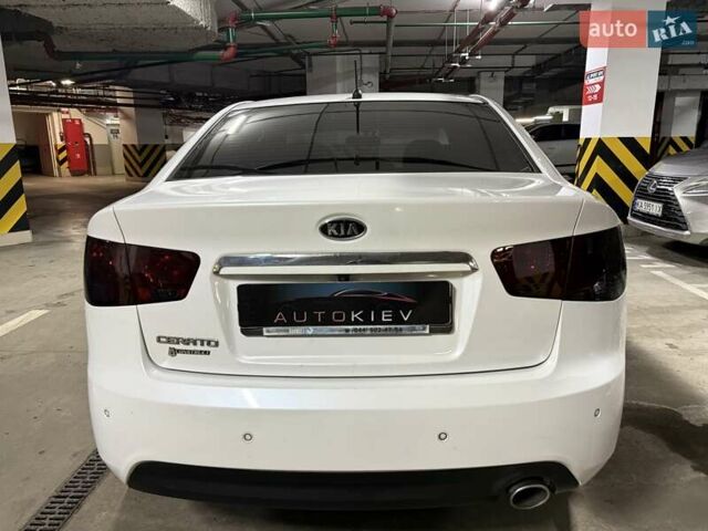Білий Кіа Черато, об'ємом двигуна 2 л та пробігом 150 тис. км за 11400 $, фото 7 на Automoto.ua