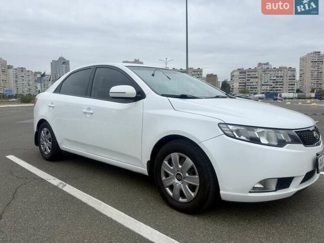 Белый Киа Черато, объемом двигателя 1.59 л и пробегом 118 тыс. км за 9600 $, фото 2 на Automoto.ua