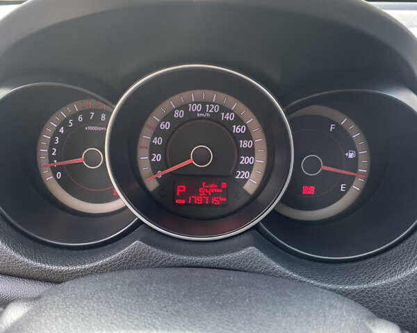 Білий Кіа Черато, об'ємом двигуна 1.6 л та пробігом 180 тис. км за 7500 $, фото 6 на Automoto.ua