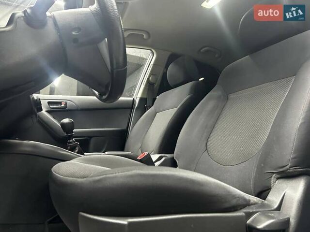 Білий Кіа Черато, об'ємом двигуна 1.59 л та пробігом 180 тис. км за 6300 $, фото 16 на Automoto.ua