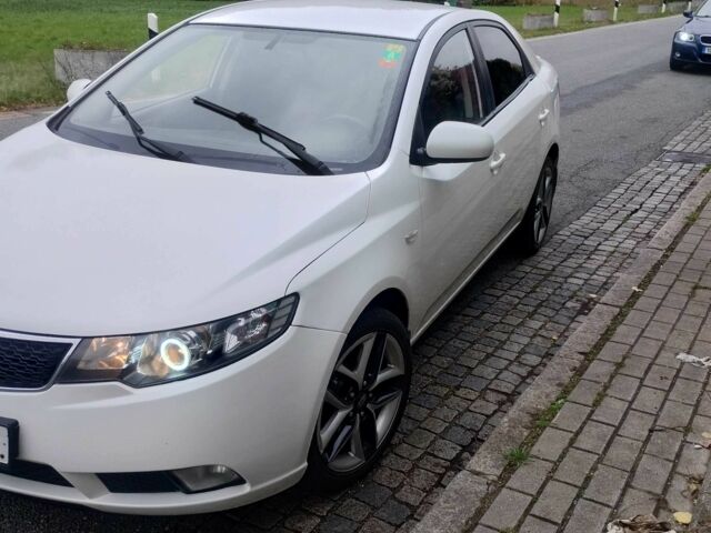 Белый Киа Черато, объемом двигателя 1.6 л и пробегом 179 тыс. км за 6800 $, фото 1 на Automoto.ua
