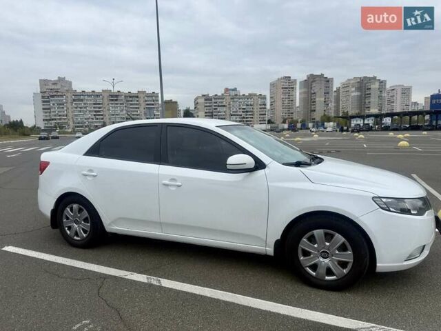 Белый Киа Черато, объемом двигателя 1.59 л и пробегом 118 тыс. км за 9600 $, фото 10 на Automoto.ua