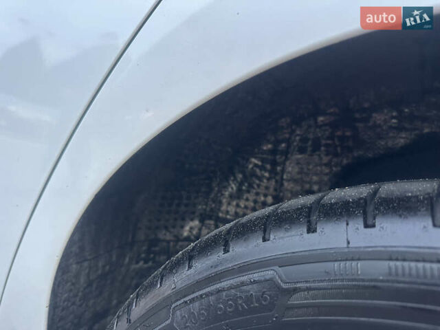 Білий Кіа Черато, об'ємом двигуна 1.59 л та пробігом 154 тис. км за 7500 $, фото 17 на Automoto.ua