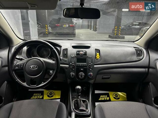 Білий Кіа Черато, об'ємом двигуна 1.59 л та пробігом 180 тис. км за 6300 $, фото 14 на Automoto.ua