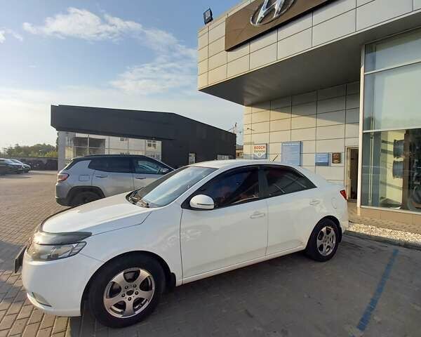 Білий Кіа Черато, об'ємом двигуна 1.59 л та пробігом 209 тис. км за 8250 $, фото 12 на Automoto.ua