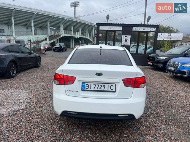 Белый Киа Черато, объемом двигателя 1.59 л и пробегом 210 тыс. км за 8200 $, фото 5 на Automoto.ua