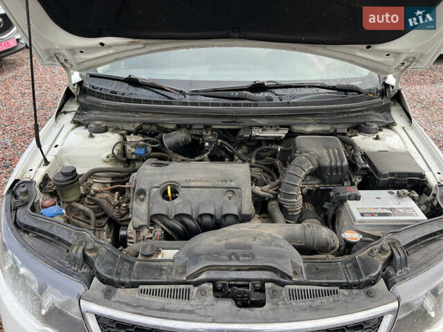 Белый Киа Черато, объемом двигателя 1.59 л и пробегом 210 тыс. км за 8200 $, фото 10 на Automoto.ua