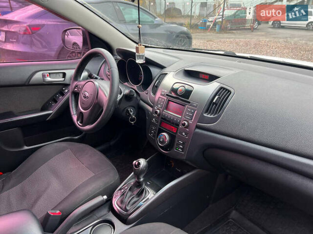 Белый Киа Черато, объемом двигателя 1.59 л и пробегом 210 тыс. км за 8200 $, фото 17 на Automoto.ua