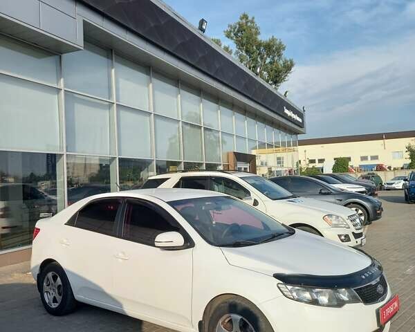Білий Кіа Черато, об'ємом двигуна 1.59 л та пробігом 209 тис. км за 8250 $, фото 2 на Automoto.ua