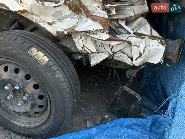 Белый Киа Черато, объемом двигателя 1.6 л и пробегом 250 тыс. км за 1999 $, фото 23 на Automoto.ua