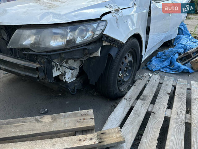 Белый Киа Черато, объемом двигателя 1.6 л и пробегом 250 тыс. км за 1999 $, фото 27 на Automoto.ua