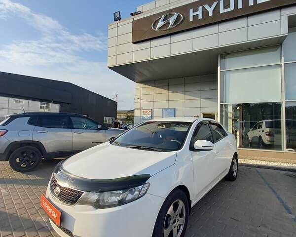 Білий Кіа Черато, об'ємом двигуна 1.59 л та пробігом 209 тис. км за 8250 $, фото 3 на Automoto.ua