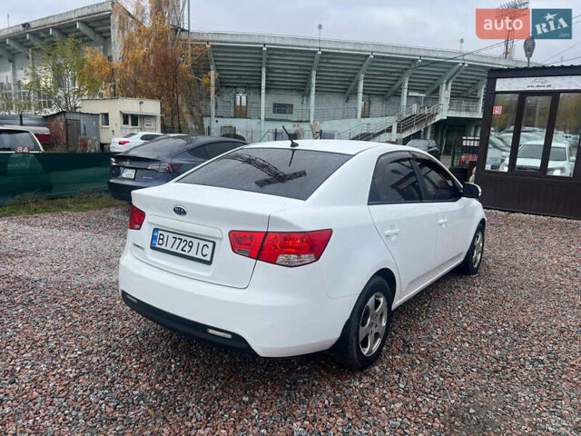Белый Киа Черато, объемом двигателя 1.59 л и пробегом 210 тыс. км за 8200 $, фото 4 на Automoto.ua