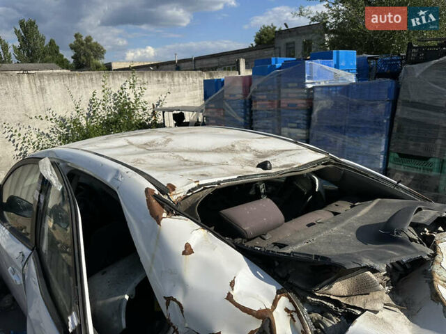 Белый Киа Черато, объемом двигателя 1.6 л и пробегом 250 тыс. км за 1999 $, фото 22 на Automoto.ua