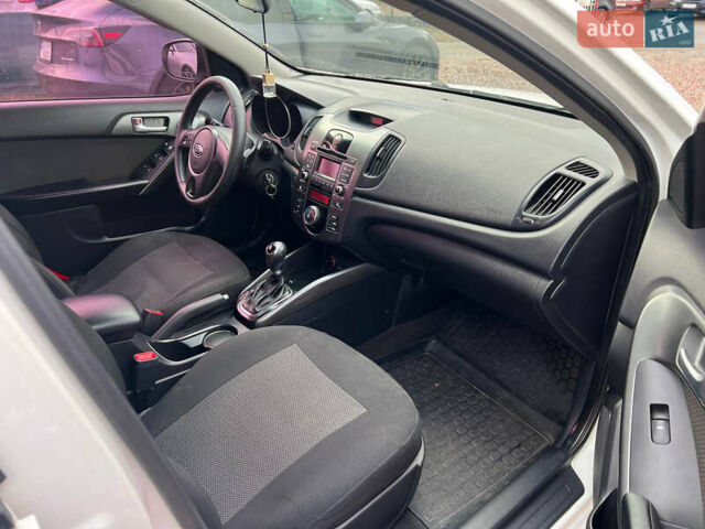 Белый Киа Черато, объемом двигателя 1.59 л и пробегом 210 тыс. км за 8200 $, фото 12 на Automoto.ua