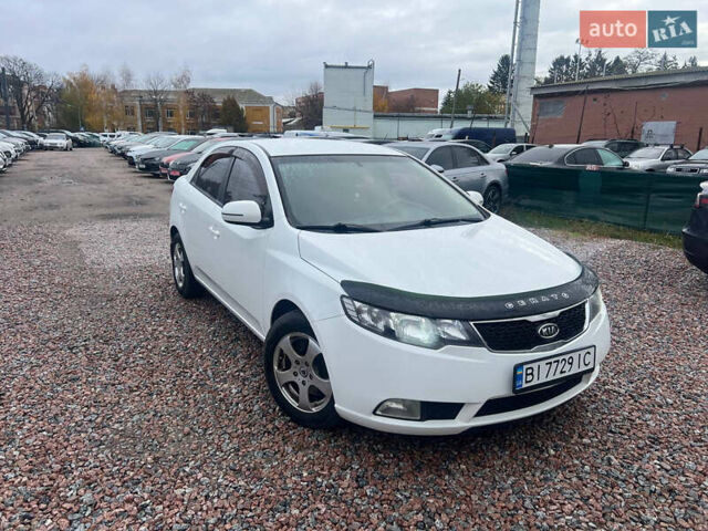 Белый Киа Черато, объемом двигателя 1.59 л и пробегом 210 тыс. км за 8200 $, фото 2 на Automoto.ua