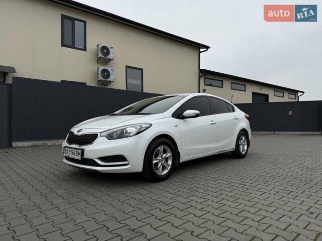 Білий Кіа Черато, об'ємом двигуна 1.6 л та пробігом 100 тис. км за 8300 $, фото 2 на Automoto.ua