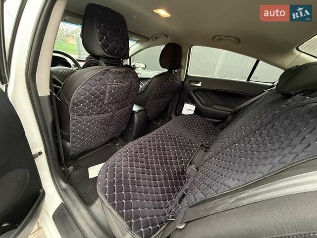 Білий Кіа Черато, об'ємом двигуна 1.6 л та пробігом 100 тис. км за 8300 $, фото 16 на Automoto.ua