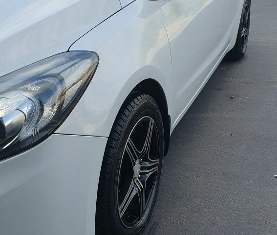 Білий Кіа Черато, об'ємом двигуна 1.6 л та пробігом 254 тис. км за 7500 $, фото 4 на Automoto.ua