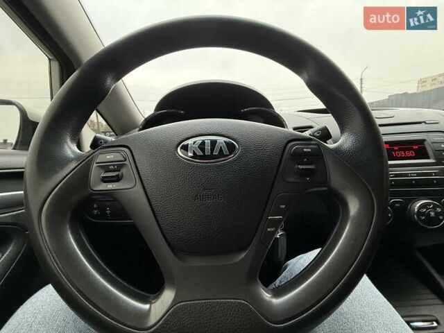 Білий Кіа Черато, об'ємом двигуна 1.6 л та пробігом 100 тис. км за 8300 $, фото 21 на Automoto.ua