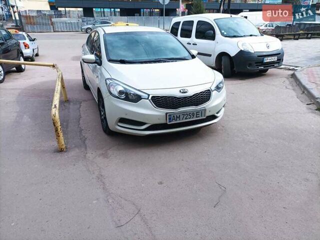 Белый Киа Черато, объемом двигателя 1.6 л и пробегом 300 тыс. км за 4400 $, фото 4 на Automoto.ua