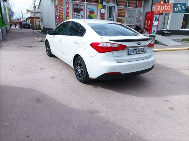 Белый Киа Черато, объемом двигателя 1.6 л и пробегом 300 тыс. км за 4400 $, фото 6 на Automoto.ua