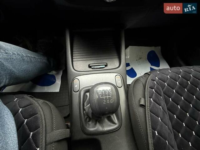 Білий Кіа Черато, об'ємом двигуна 1.6 л та пробігом 100 тис. км за 8300 $, фото 24 на Automoto.ua