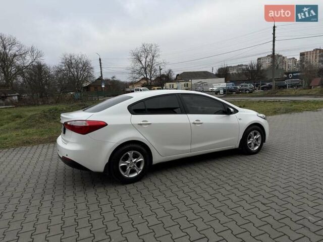 Білий Кіа Черато, об'ємом двигуна 1.6 л та пробігом 100 тис. км за 8300 $, фото 10 на Automoto.ua