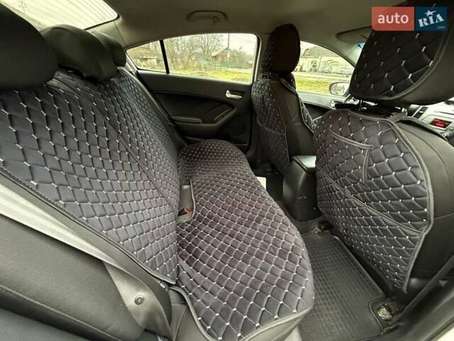 Білий Кіа Черато, об'ємом двигуна 1.6 л та пробігом 100 тис. км за 8300 $, фото 15 на Automoto.ua