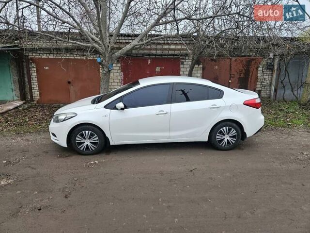 Белый Киа Черато, объемом двигателя 1.59 л и пробегом 300 тыс. км за 9800 $, фото 10 на Automoto.ua