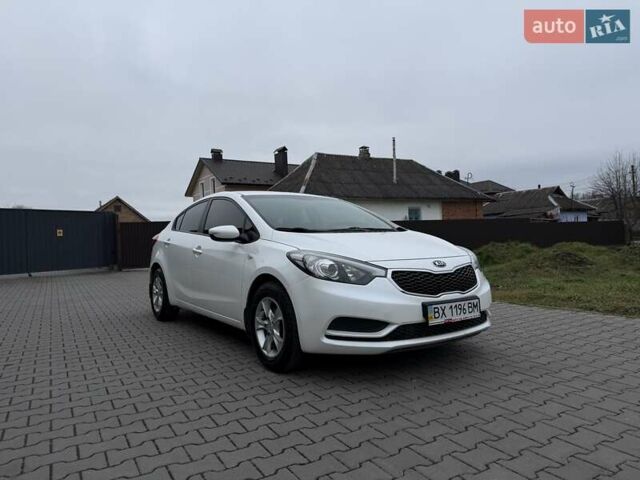 Білий Кіа Черато, об'ємом двигуна 1.6 л та пробігом 100 тис. км за 8300 $, фото 13 на Automoto.ua