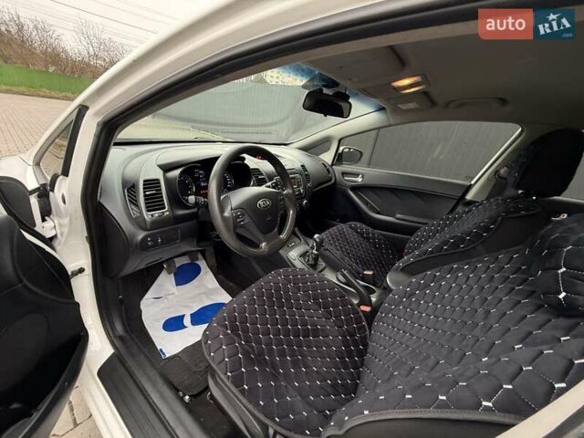 Білий Кіа Черато, об'ємом двигуна 1.6 л та пробігом 100 тис. км за 8300 $, фото 17 на Automoto.ua