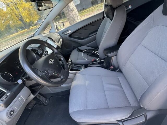 Белый Киа Черато, объемом двигателя 2 л и пробегом 230 тыс. км за 8999 $, фото 4 на Automoto.ua