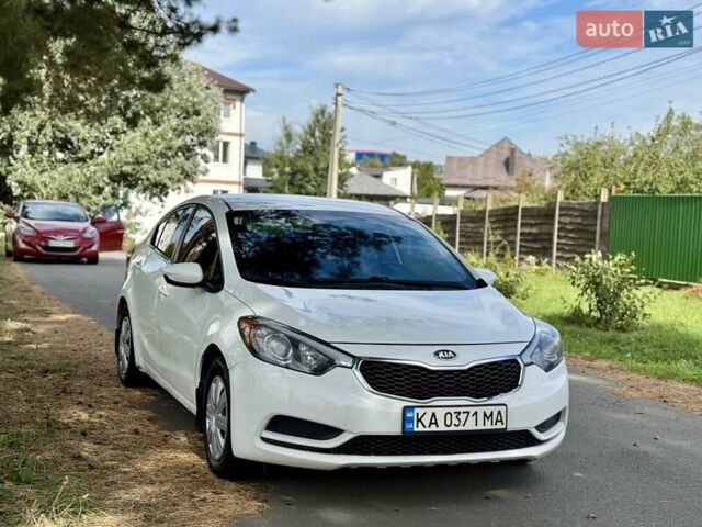 Белый Киа Черато, объемом двигателя 1.8 л и пробегом 200 тыс. км за 7400 $, фото 2 на Automoto.ua