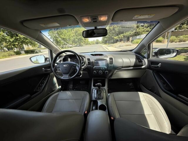 Белый Киа Черато, объемом двигателя 2 л и пробегом 80 тыс. км за 4200 $, фото 6 на Automoto.ua