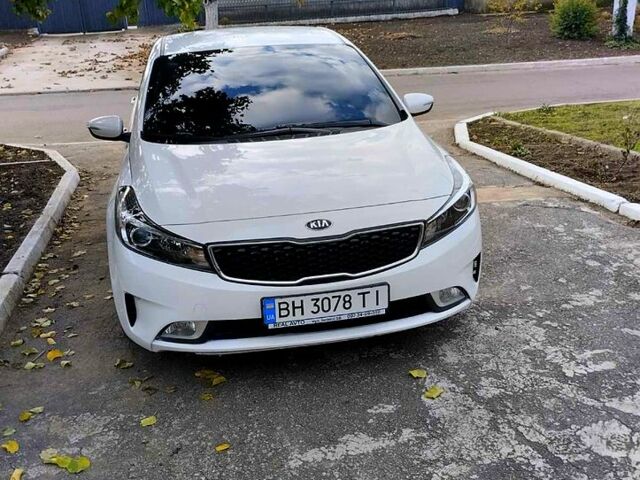 Білий Кіа Черато, об'ємом двигуна 1.6 л та пробігом 128 тис. км за 13000 $, фото 1 на Automoto.ua
