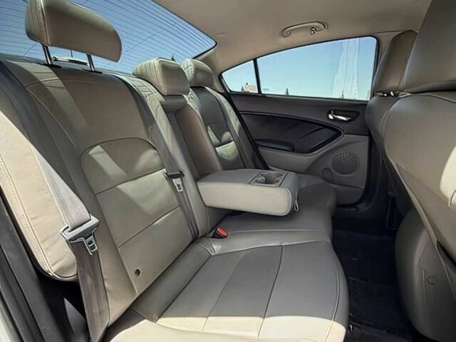 Белый Киа Черато, объемом двигателя 2 л и пробегом 80 тыс. км за 4200 $, фото 10 на Automoto.ua