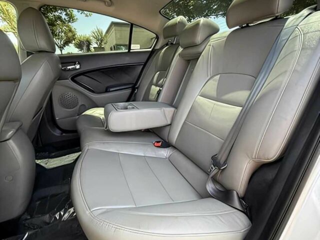 Белый Киа Черато, объемом двигателя 2 л и пробегом 80 тыс. км за 4200 $, фото 9 на Automoto.ua