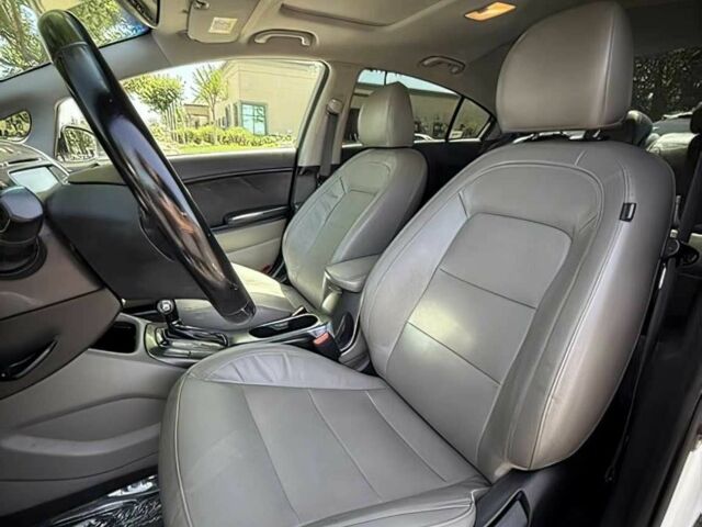 Белый Киа Черато, объемом двигателя 2 л и пробегом 80 тыс. км за 4200 $, фото 5 на Automoto.ua