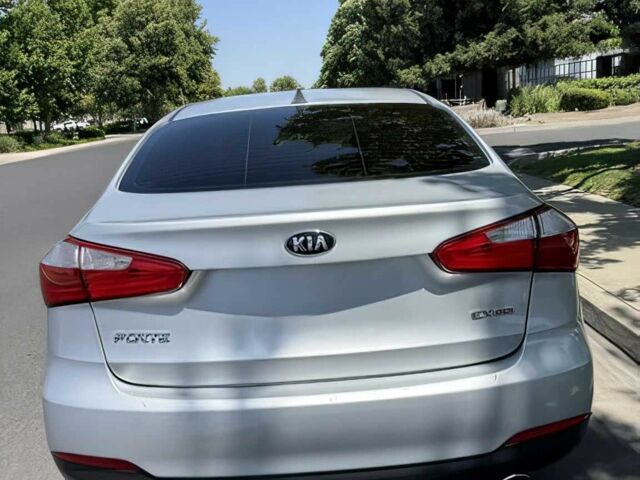 Белый Киа Черато, объемом двигателя 2 л и пробегом 80 тыс. км за 4200 $, фото 3 на Automoto.ua